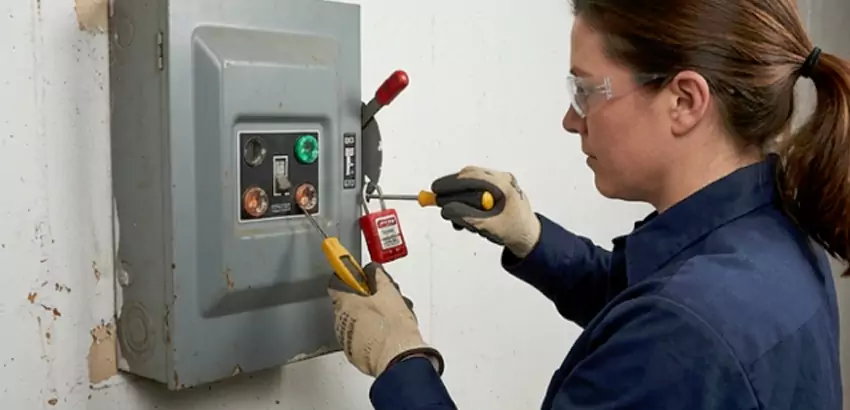 Ceiling Electrical Box Replacement in New Smyrna Beach